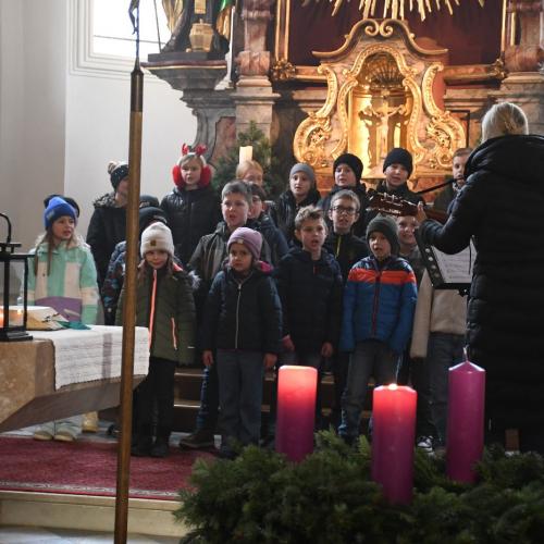 Kinder beim Singen