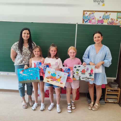 Kinder mit Zeichnung 