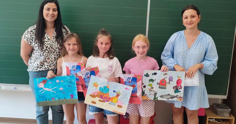 Kinder mit Zeichnung 